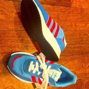 Like New Adidas Shoes size 5.5 (US)